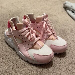 Nike Kids Shoes in Pink and White